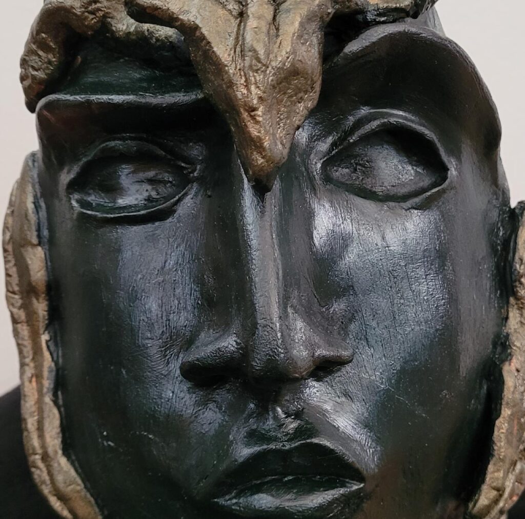 Guerriero Inca – Dettaglio: Scultura in creta, colorazione in acrilico.