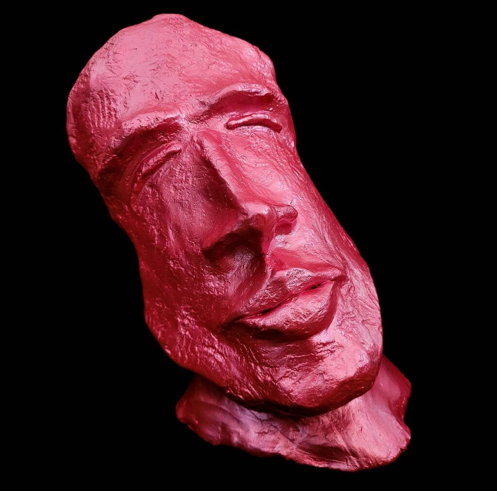 Scrutatore: Scultura in creta, colorazione in acrilico.